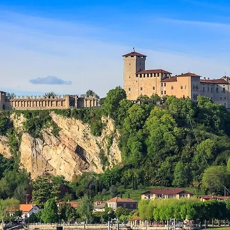 Immerso Nella Natura A Due Passi Dal Maggiore Apartment *