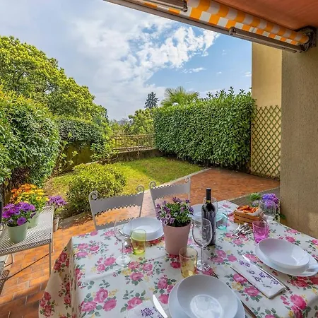 Апартаменты Immerso Nella Natura A Due Passi Dal Maggiore *