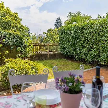Immerso Nella Natura A Due Passi Dal Maggiore Apartment *